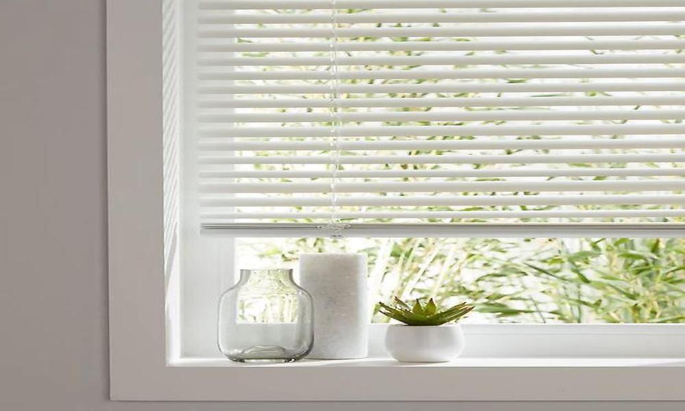 Do You Want A Stunning Designer Look Use Venetian Blinds & Curtains Together